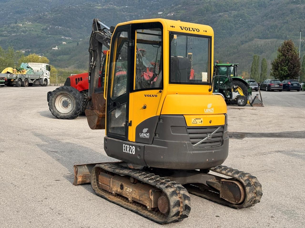 MINIESCAVATORE VOLVO ECR 28