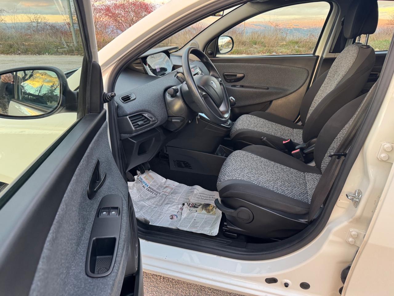 Lancia Ypsilon 1.2 69 CV 5 porte S&S Gold