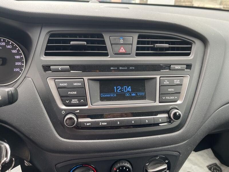 Hyundai i20 II 2015 5p 1.2 Login econext 84cv