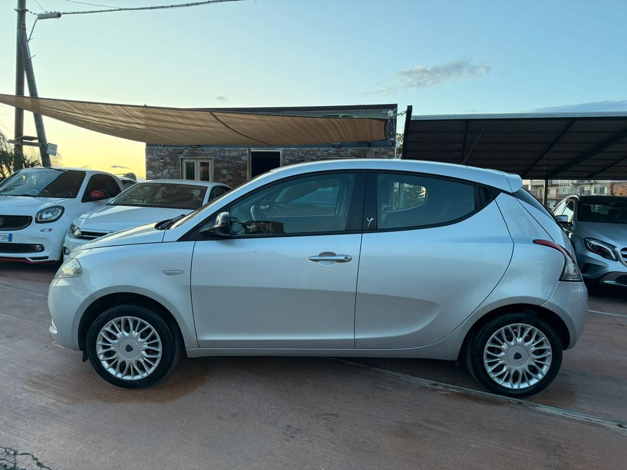 Lancia Ypsilon 1.2 69 CV 5 porte Unyca