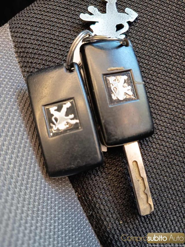 PEUGEOT 207 1.4 8V 75CV SW X Line