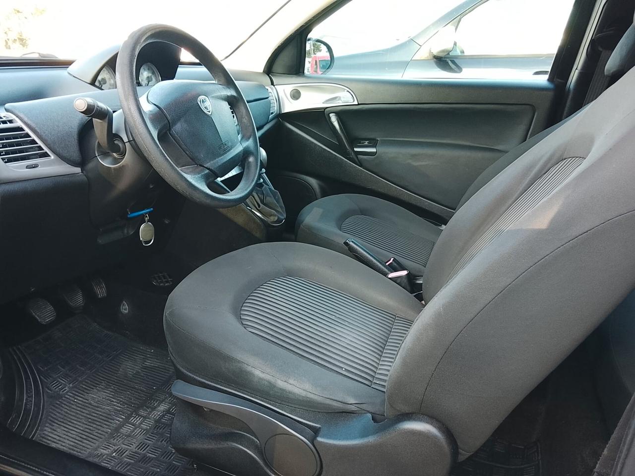 Lancia Ypsilon 1.2 argento