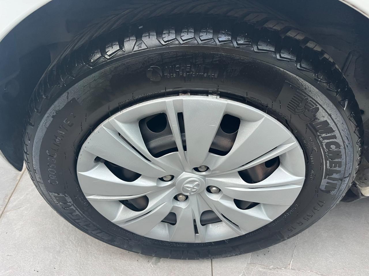 Toyota Yaris 1.0 BENZINA KM 64000