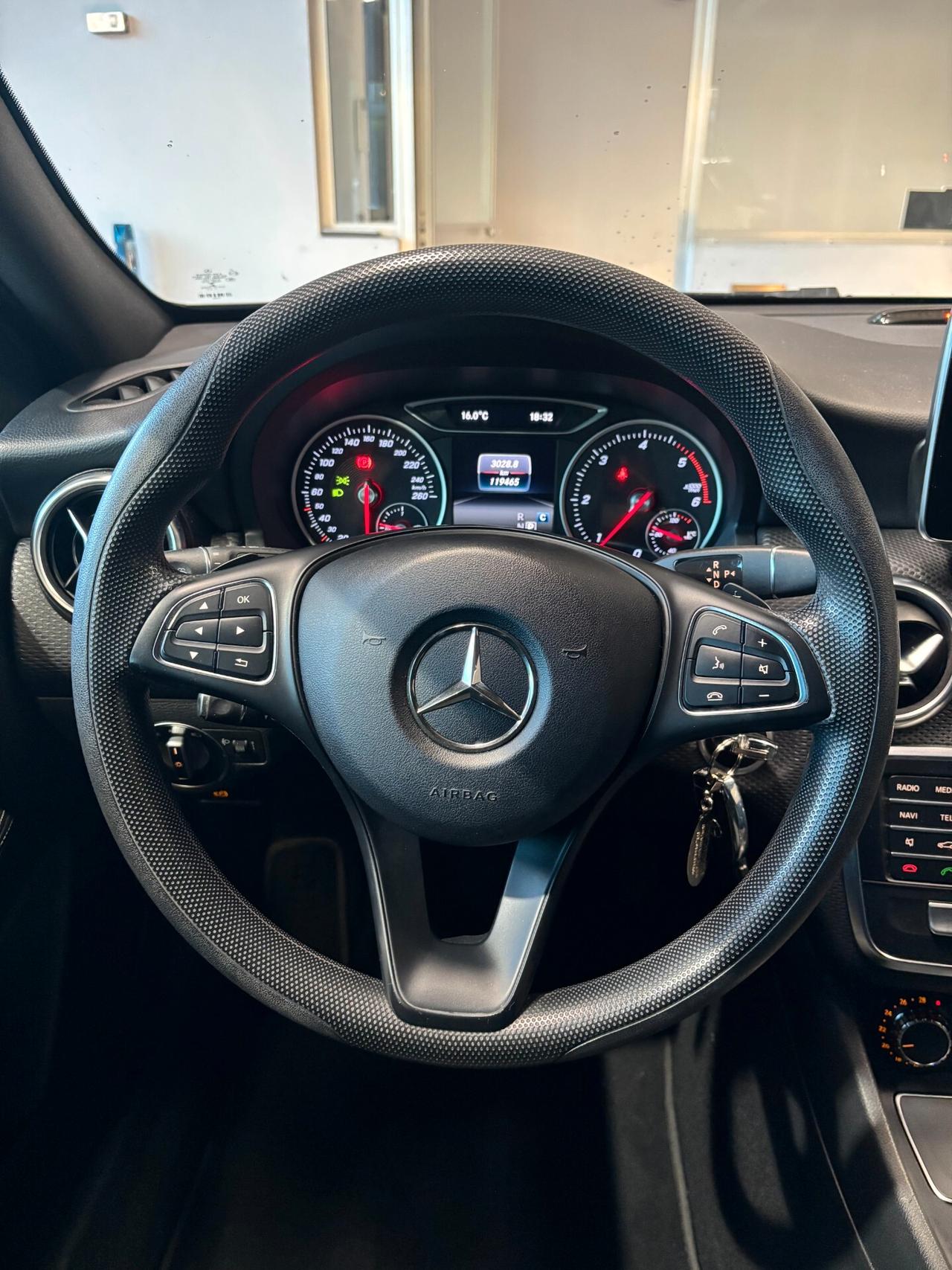 Mercedes-Benz A 160 Premium auto *PER NEOPATENTATI*