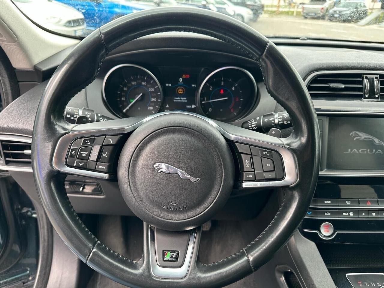 Jaguar F-Pace 2.0 D 180 CV AWD aut. R-Sport perfetta !!! Performante e parsimoniosa