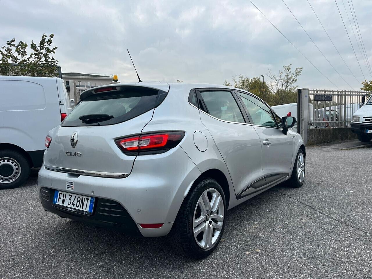 Renault Clio 1.5DCI MOSCHINO X NEOPANTETATI