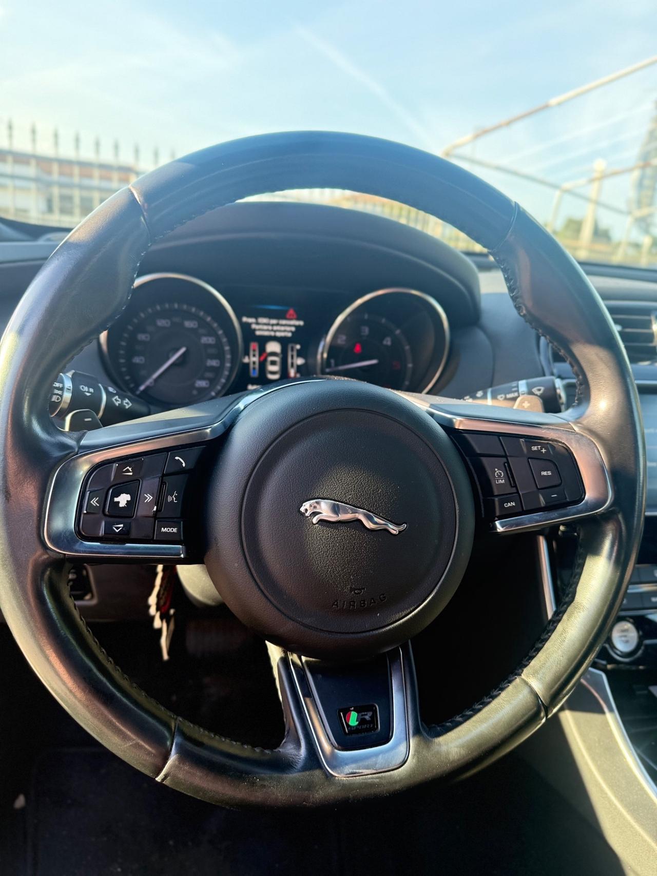Jaguar XE 2.0 D E-Performance aut. R-Sport