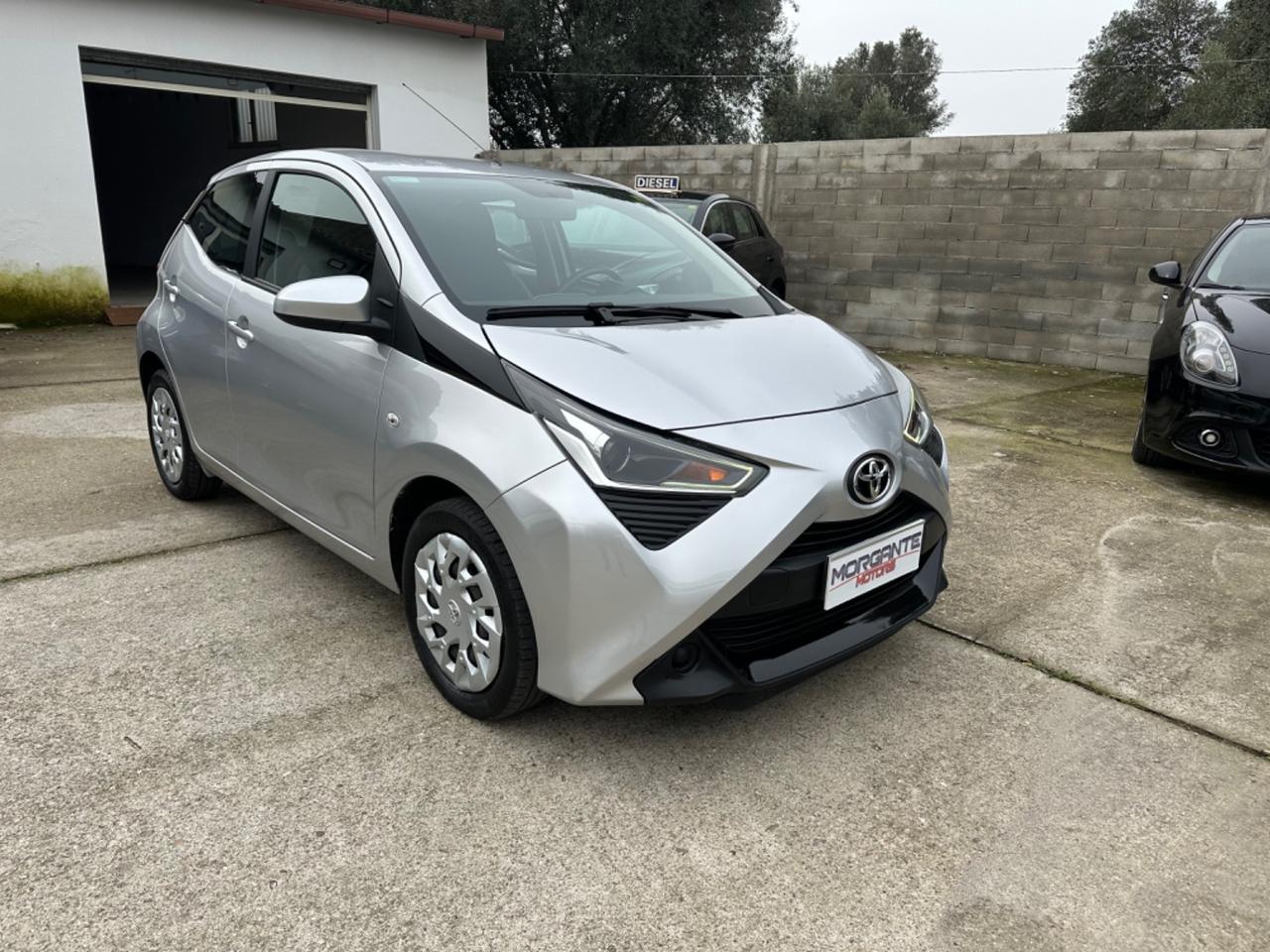 Toyota Aygo 1.0 VVT-i 72 CV 5 porte x-cool 2019