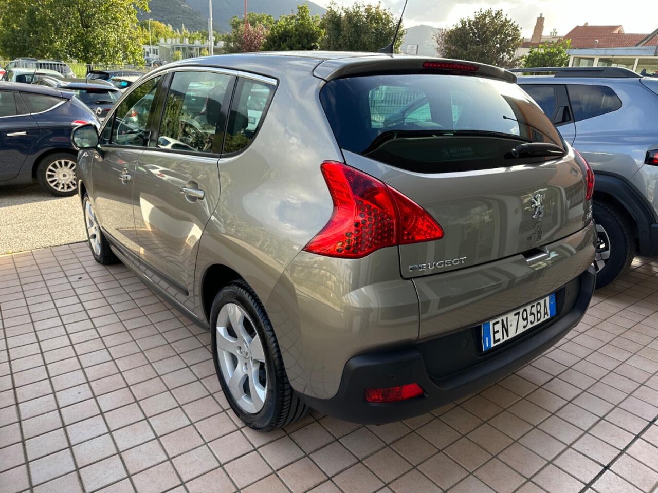 Peugeot 3008 1.6 e-HDi 112CV cambio robotizzato S.&S. Business