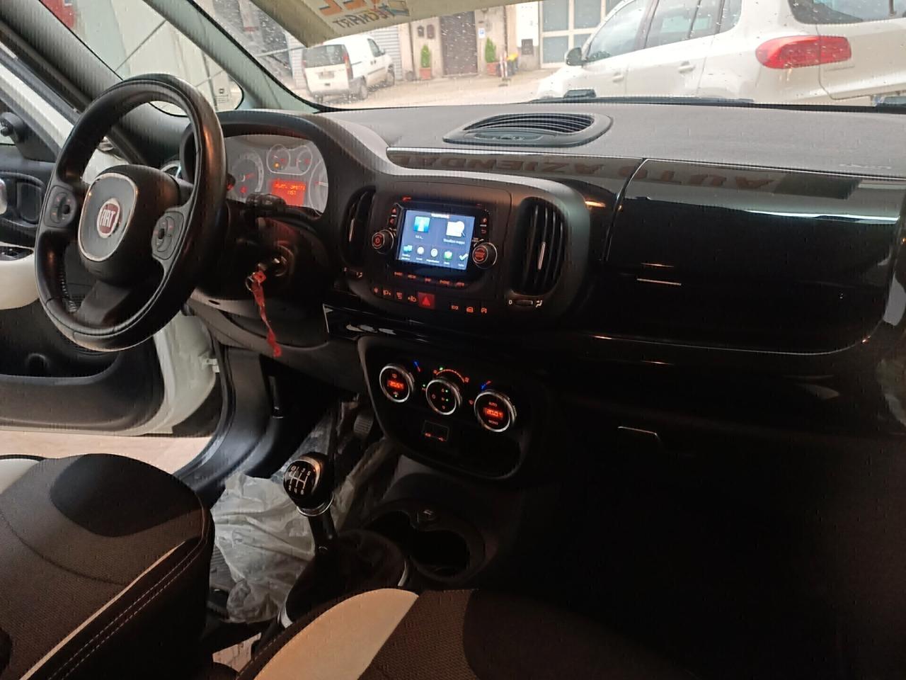 Fiat 500L 1.6 MJT 120CV Trekking navigatore grande trazione disinseribilePARI AL NUOVO 2016