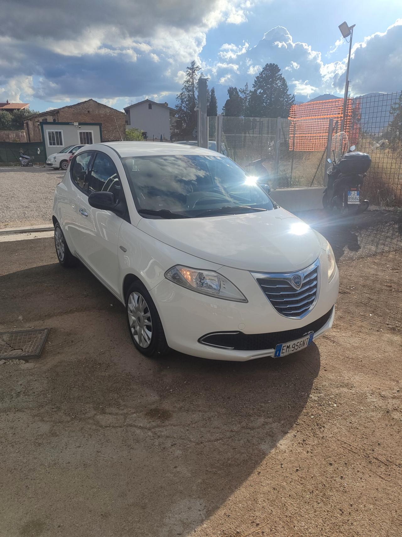 Lancia Ypsilon 1.2 69 CV 5 porte S&S Gold