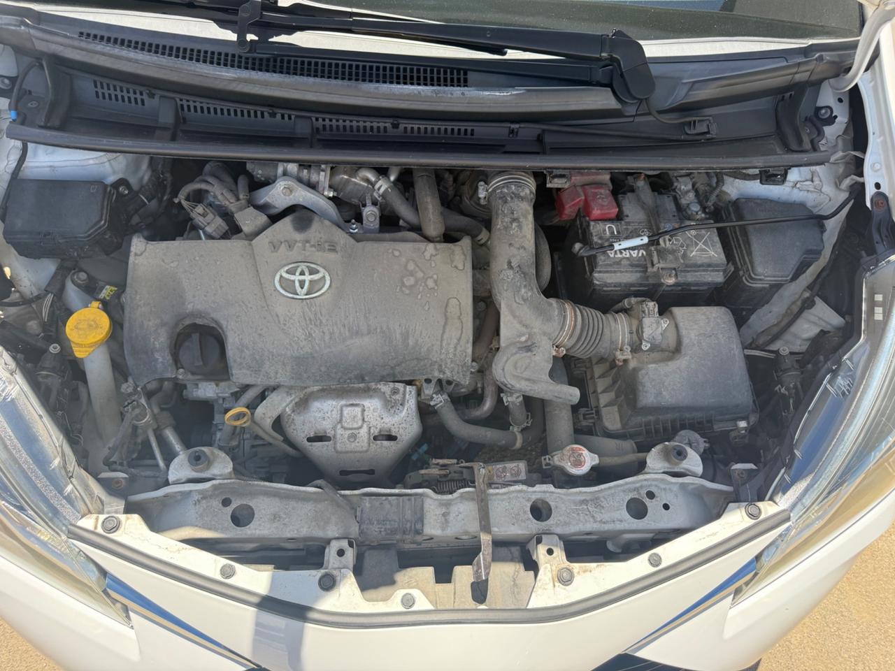 Toyota Yaris 1.5 5 porte Lounge NUOVA