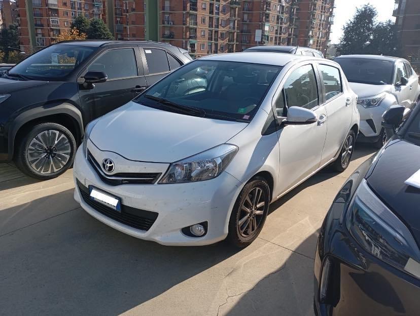 Toyota Yaris 1.3 5 porte cambio automatico km 33000