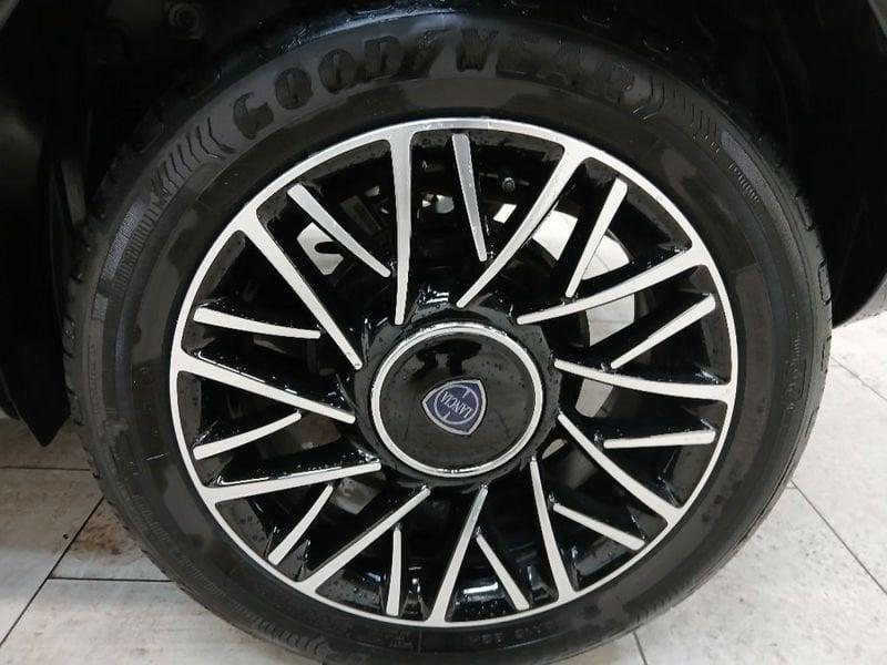 Lancia Ypsilon 1.0 firefly hybrid Platino s&s 70cv