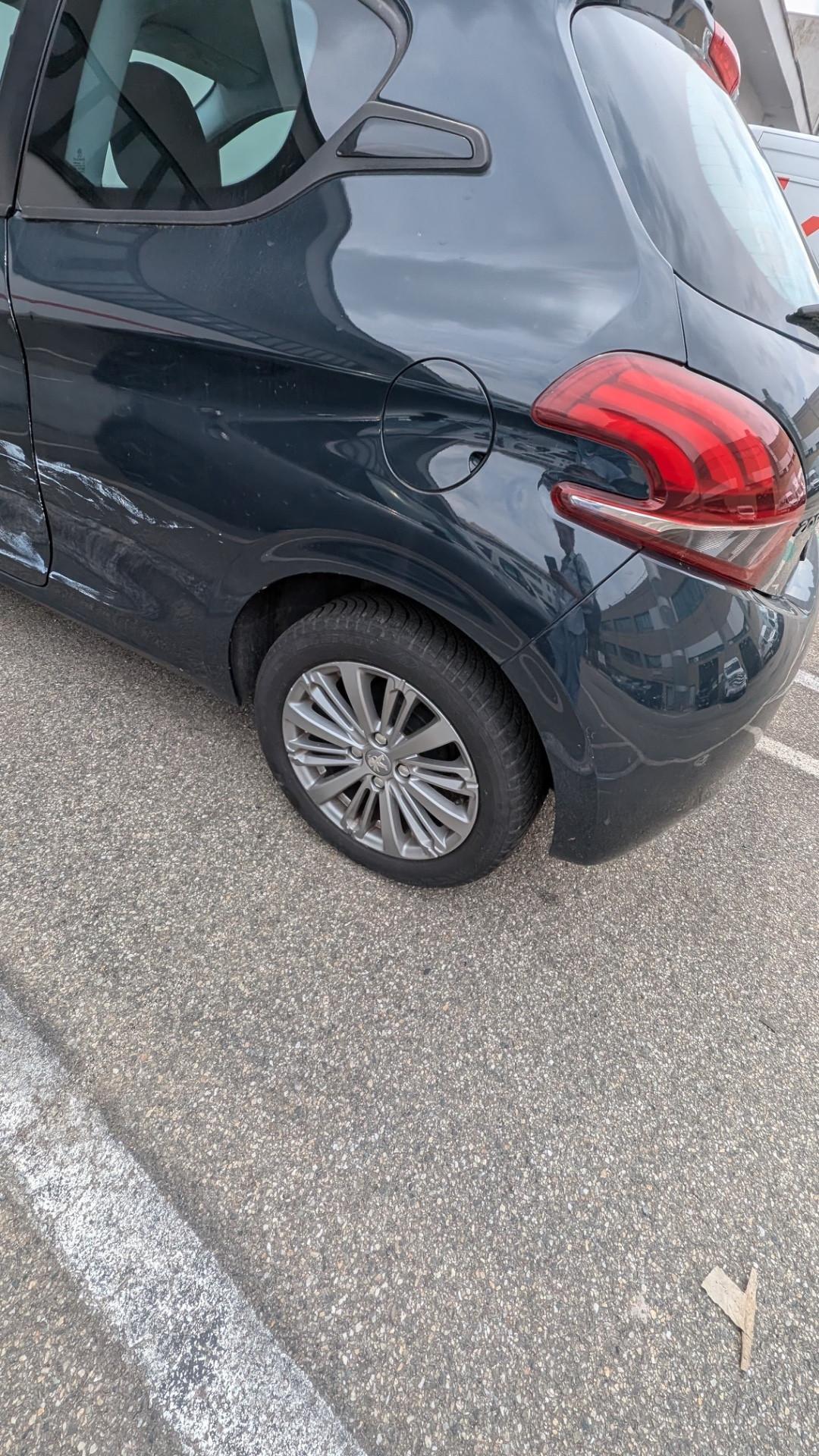 Peugeot 208 2016 1.2 benzina euro6b incidentata