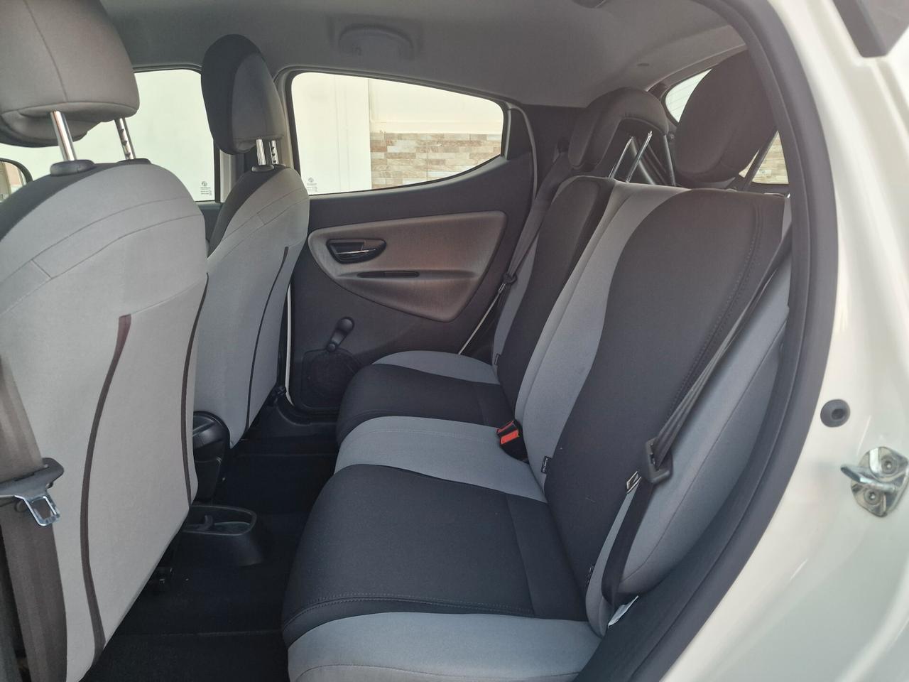 Lancia Ypsilon 1.2 69 CV Unyca