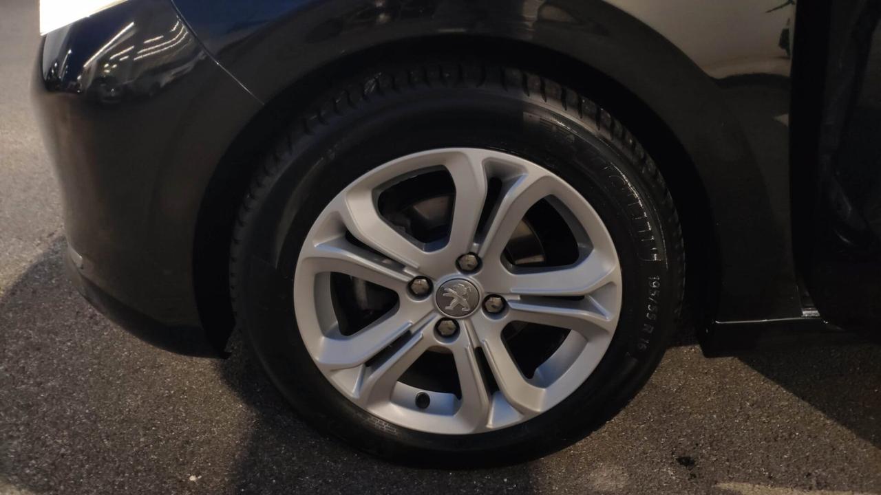 Peugeot 208 1200cc Benz 82 CV 5P