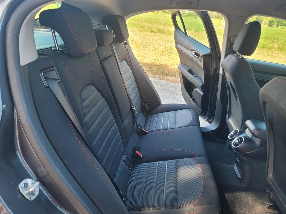 Alfa Romeo Stelvio 2.2 Turbodiesel 190 CV AT8 Q4 Business