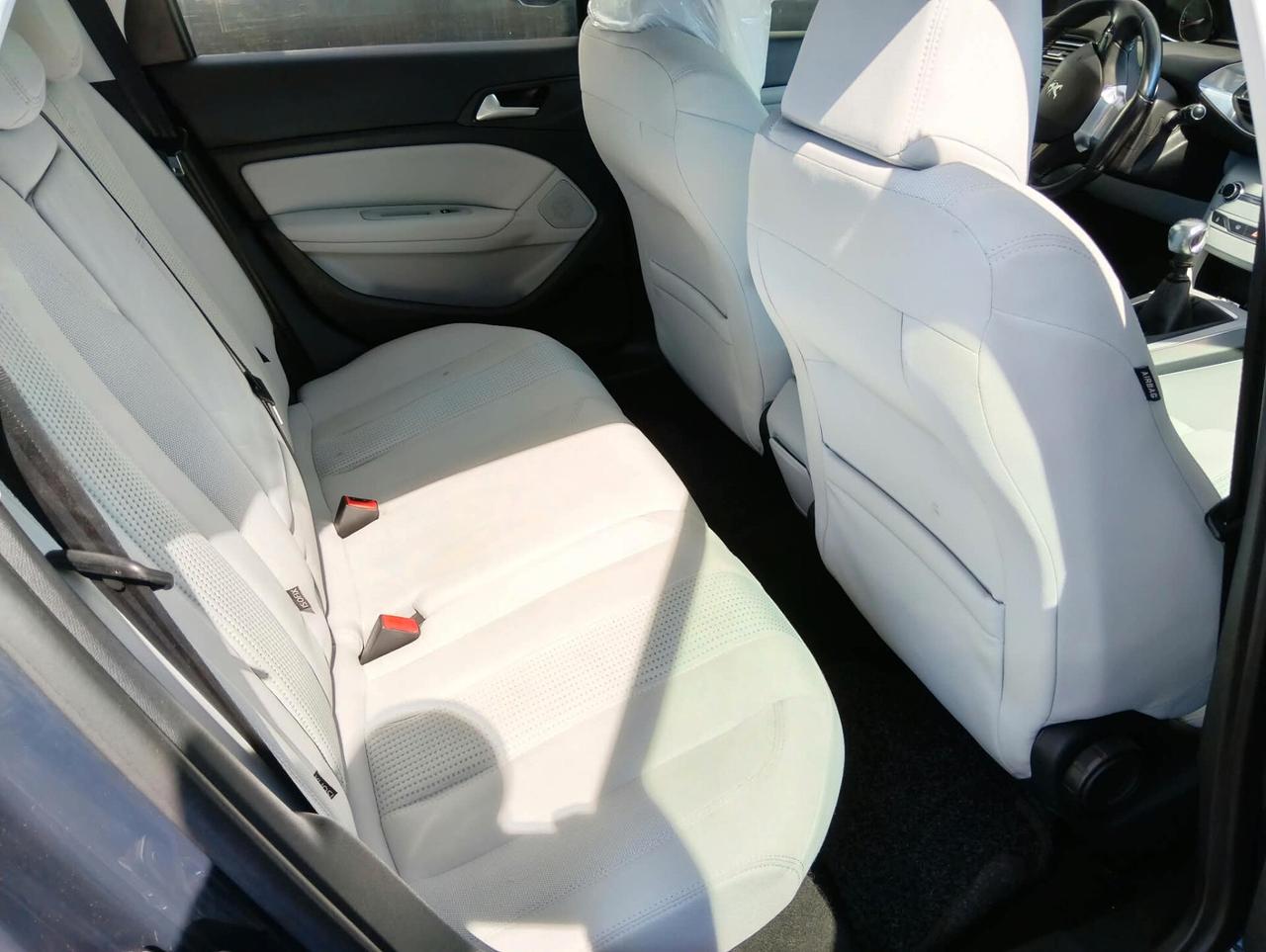 Peugeot 308 BlueHDi 120 S&S SW Allure
