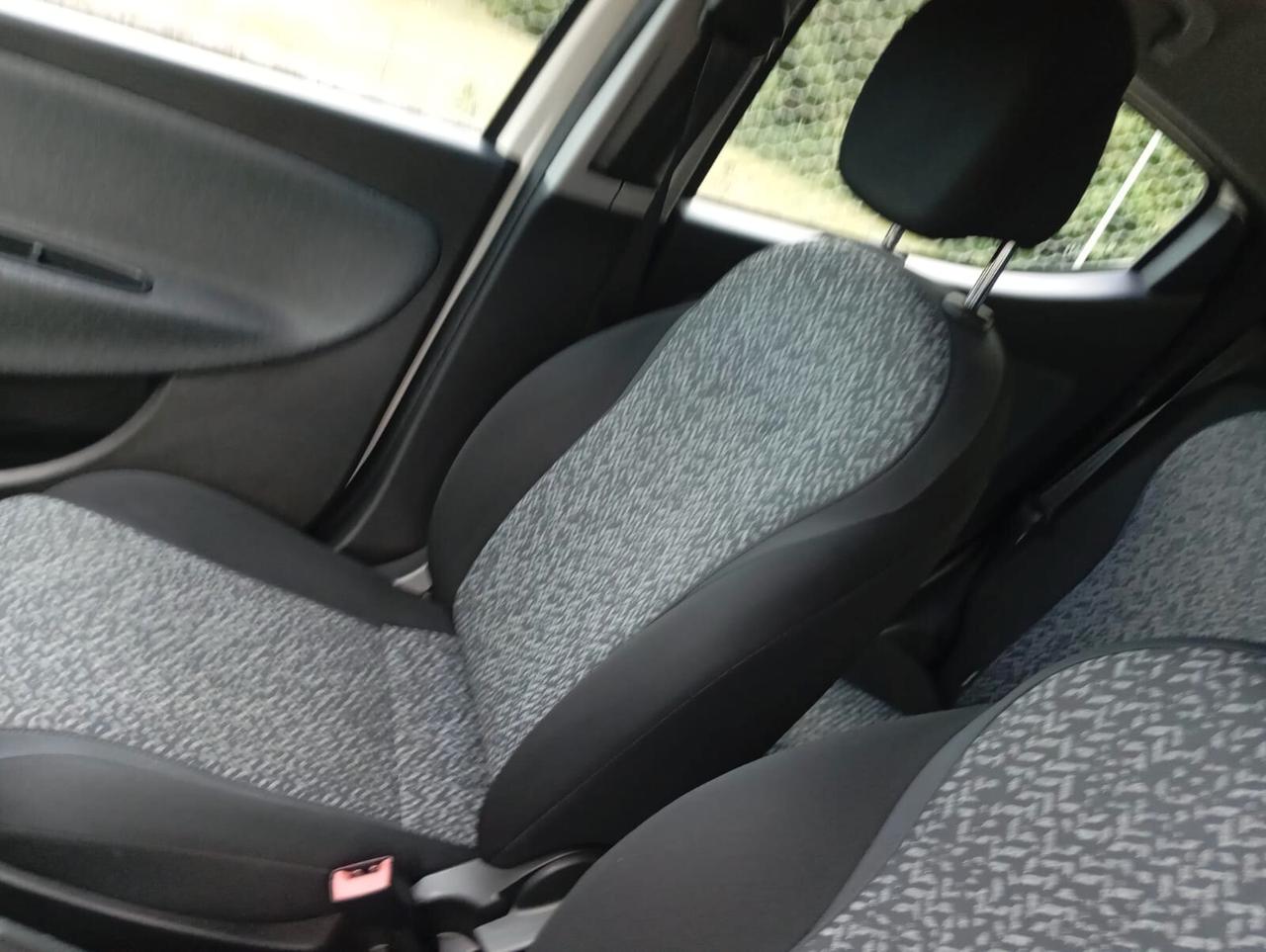 Lancia Ypsilon elefantino 1.2 69 CV UNIPRO