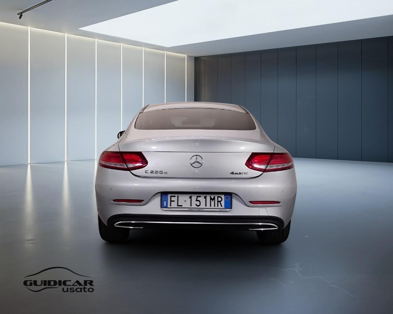 Mercedes-Benz Classe C-C205 2016 Coupe - C Coupe 220 d Sport 4matic auto