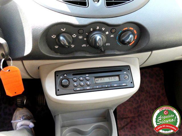 RENAULT Twingo 1.2 8V Sport & Sound