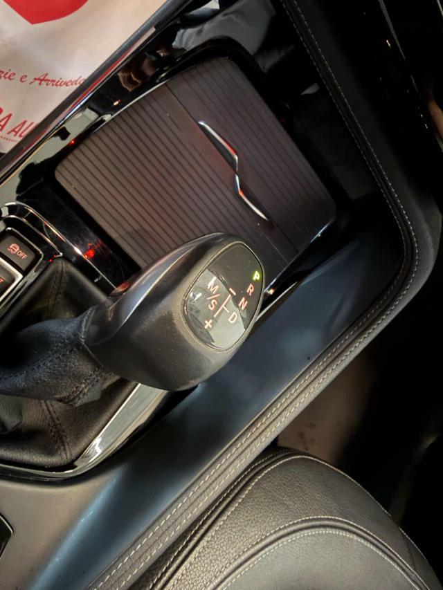 BMW X1 sDrive18d X line //LED//18//NAVI//