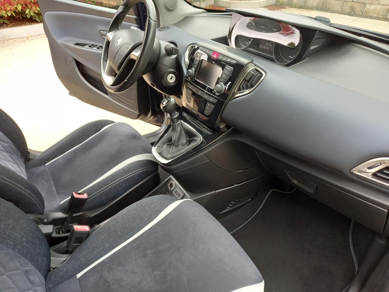 Lancia Ypsilon 1.2 69 CV MYA