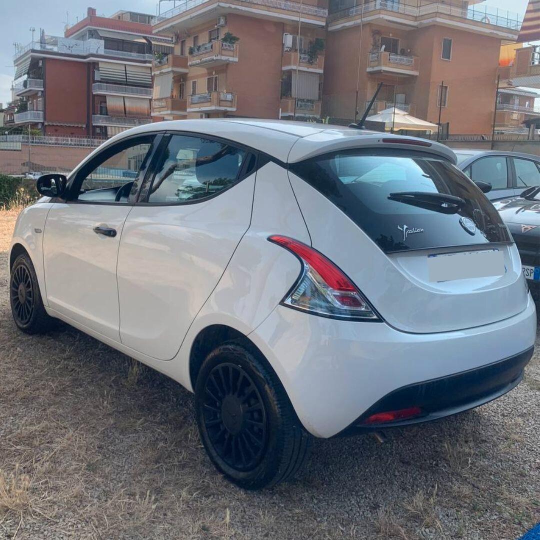 Lancia Ypsilon 1.0 hybrid Silver KM REALI