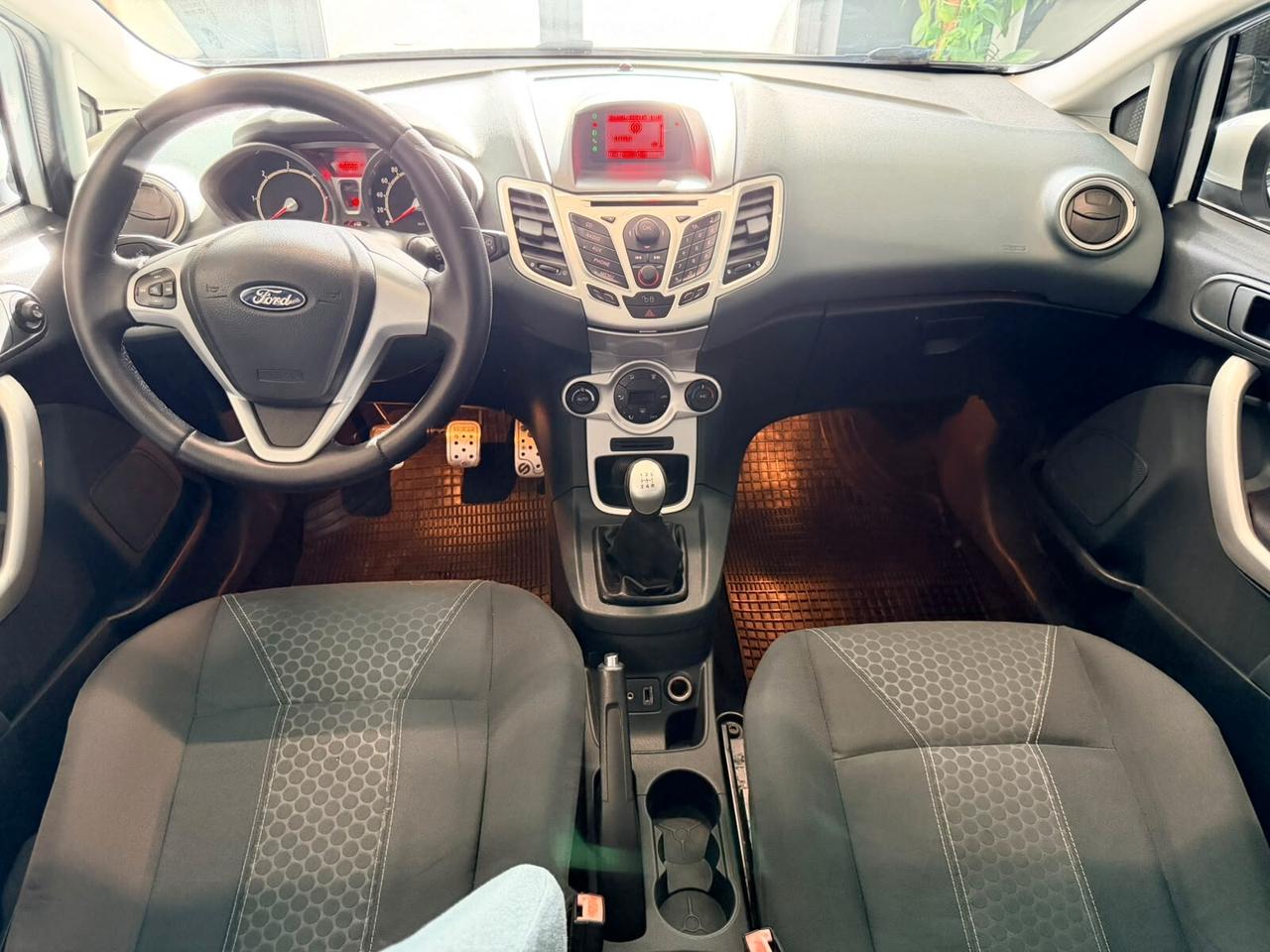 Ford Fiesta 1.4 TDCi 68CV 5 porte Titanium