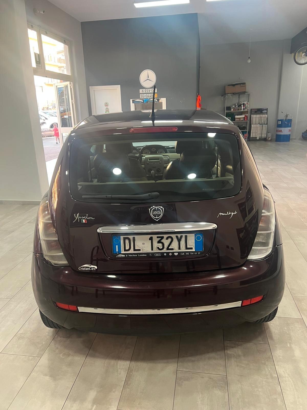 Lancia Ypsilon 1.3 MJT 75 CV Oro