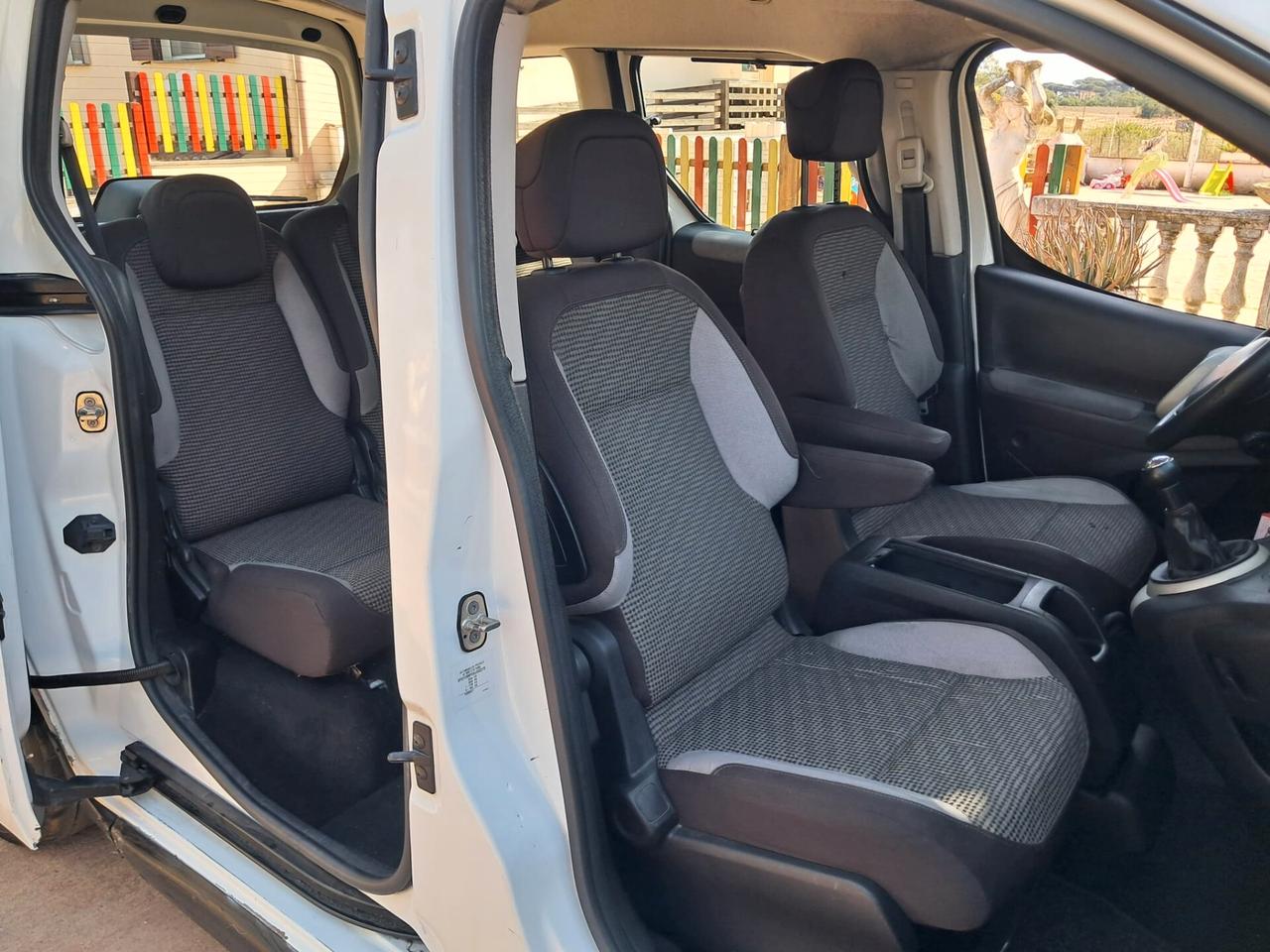 PEUGEOT PARTNER TRASPORTO DISABILI PIANALE RIBASSATO