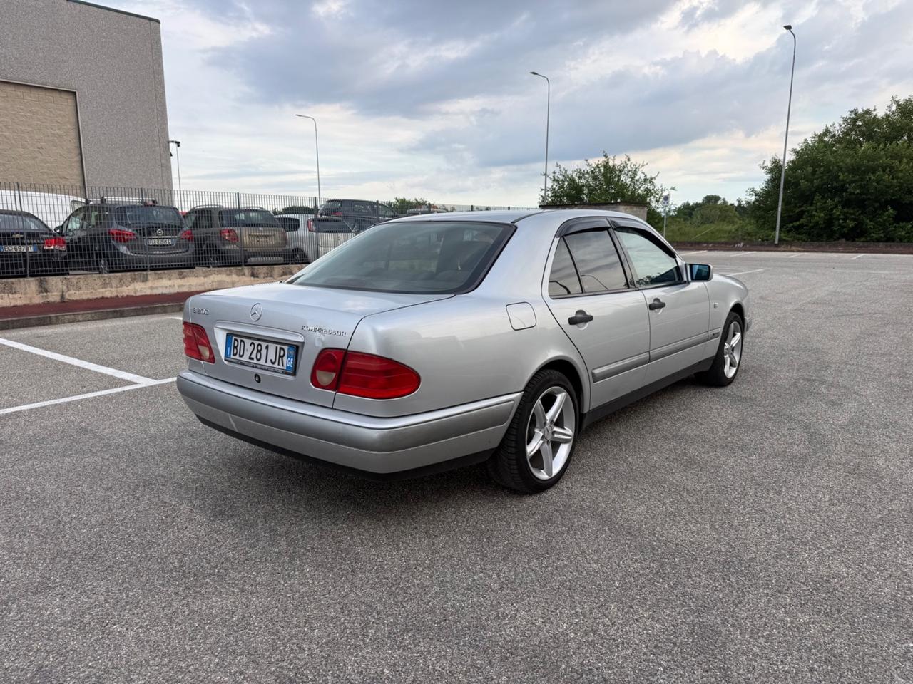 Mercedes-benz E 200 cat Classic