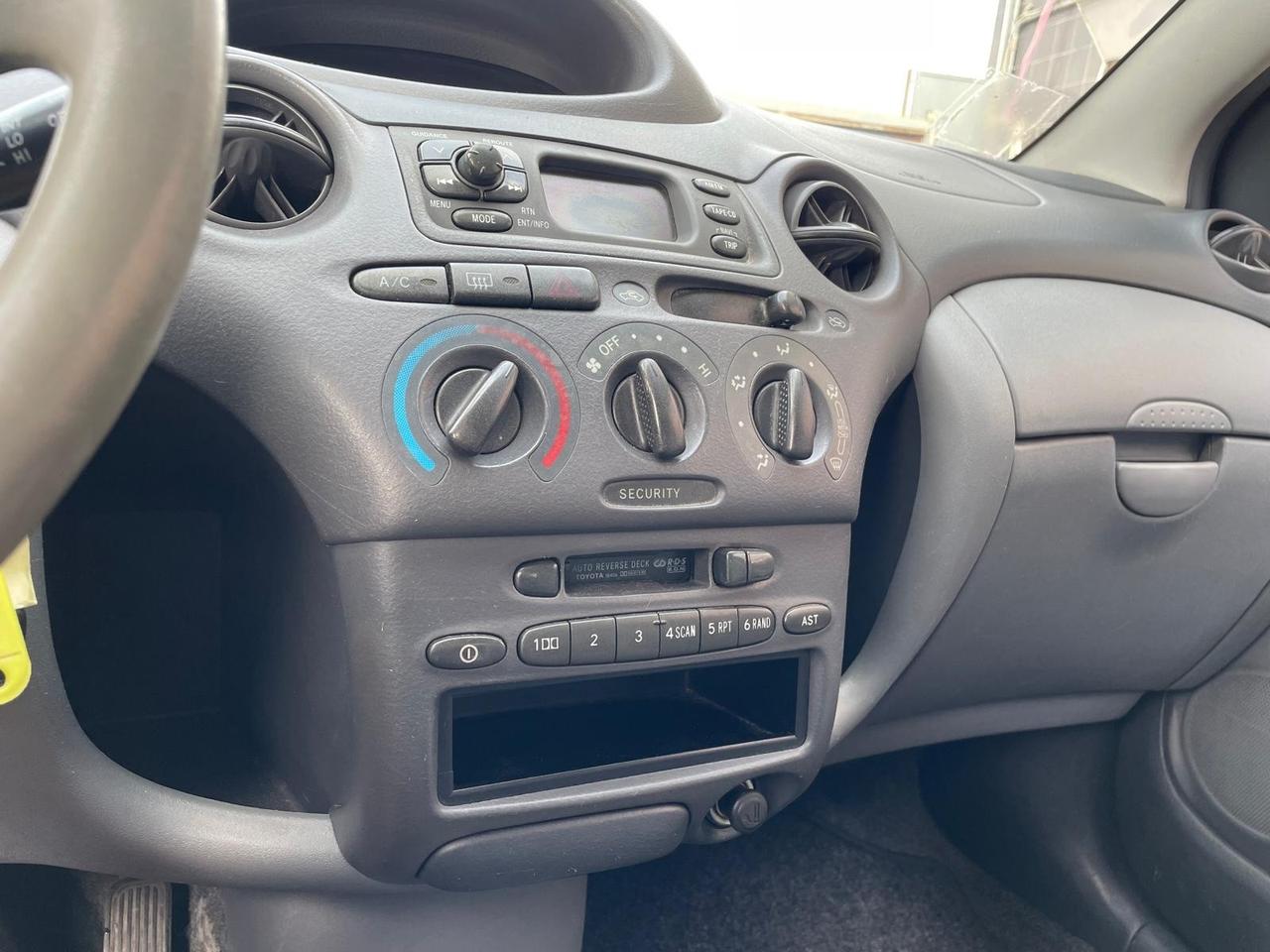 Toyota Yaris 1.0i 16V cat 3 porte