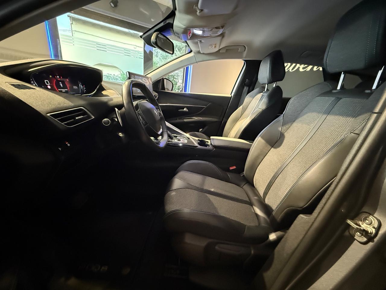 Peugeot 3008 BlueHDi 130 S&S EAT8 Allure