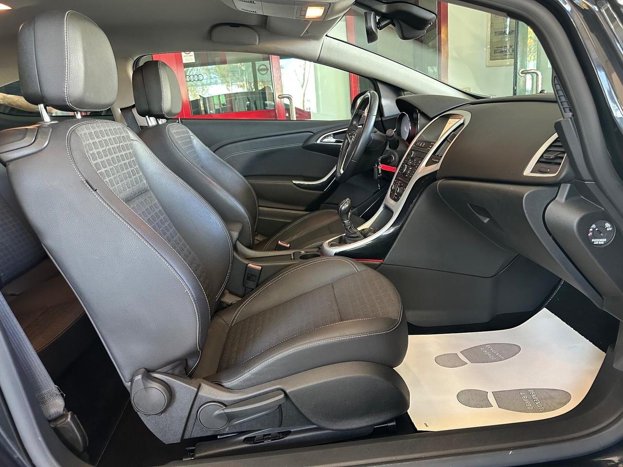 Opel Astra GTC 1.6 Turbo 180CV 3 porte Cosmo S