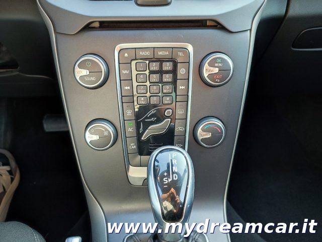 VOLVO V40 D3 Geartronic Momentum
