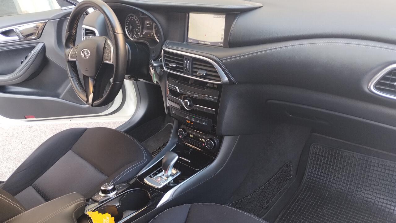 Infiniti Q30 1.5 diesel Premium