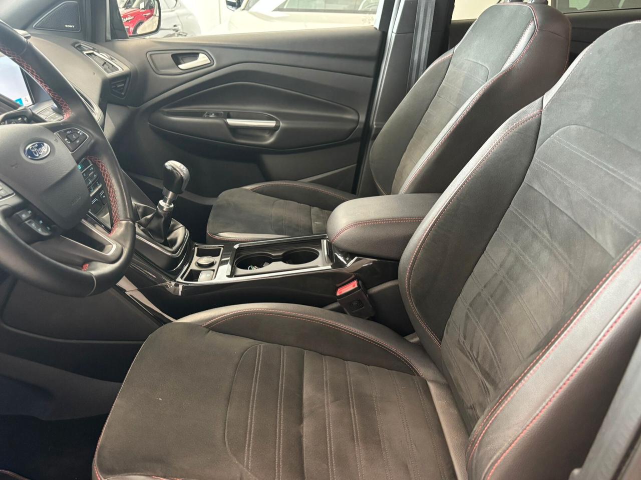Ford Kuga ST-LINE 1.5 TDCI 120 CV 2WD 6mt