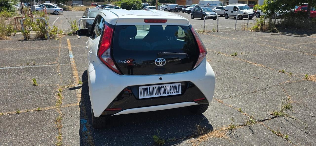 Toyota Aygo Connect 1.0 VVT-i 72CV 5 porte x-business MMT