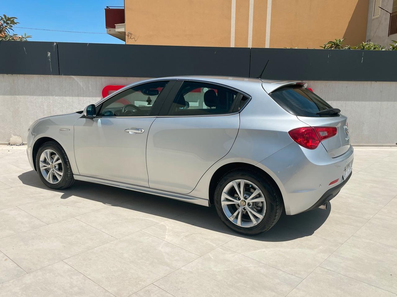 Alfa Romeo Giulietta 1.6 JTDm-2 105 CV Distinctive