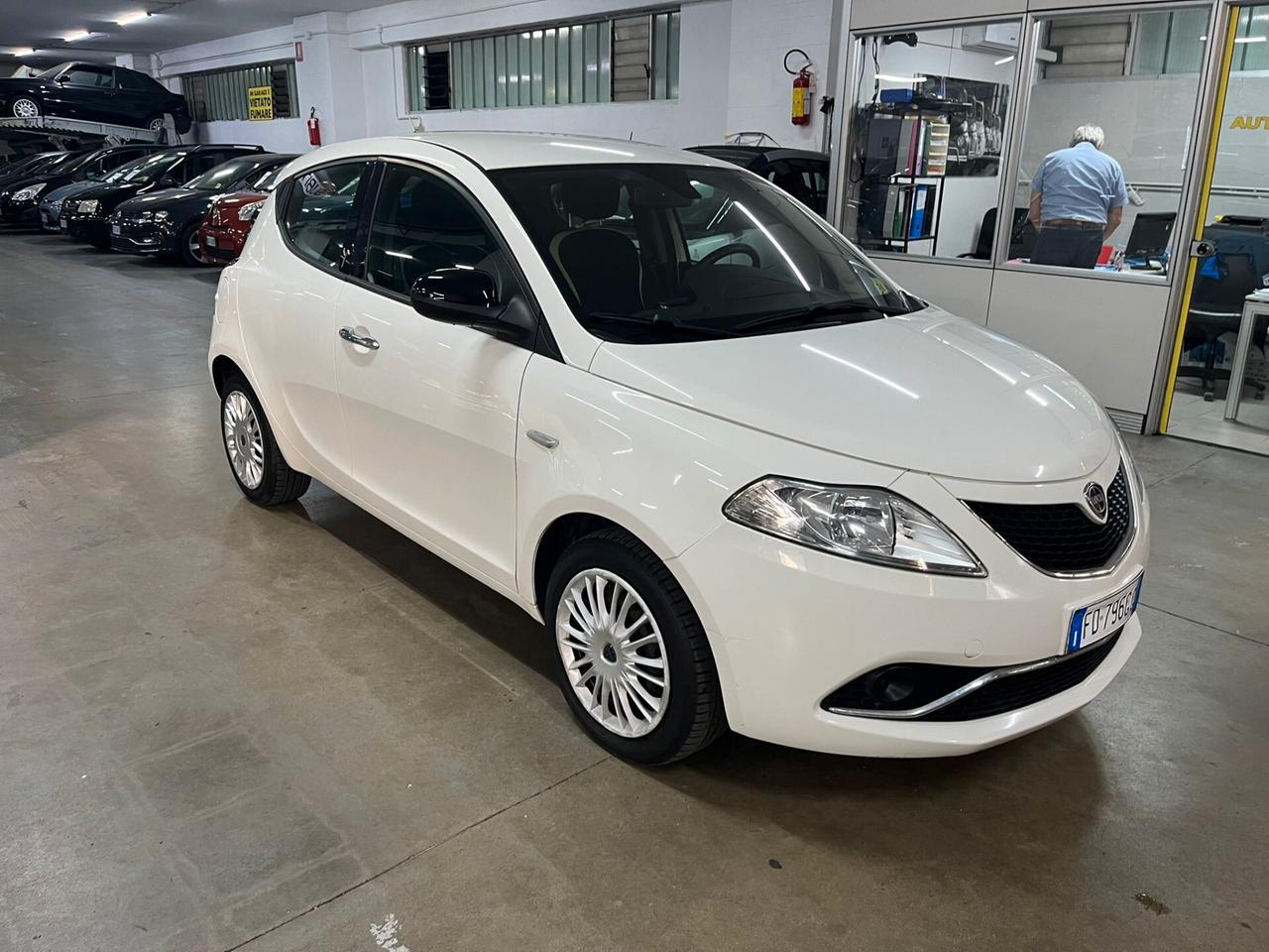 Lancia Ypsilon 1.2 solo 6700 km!!!!! euro6