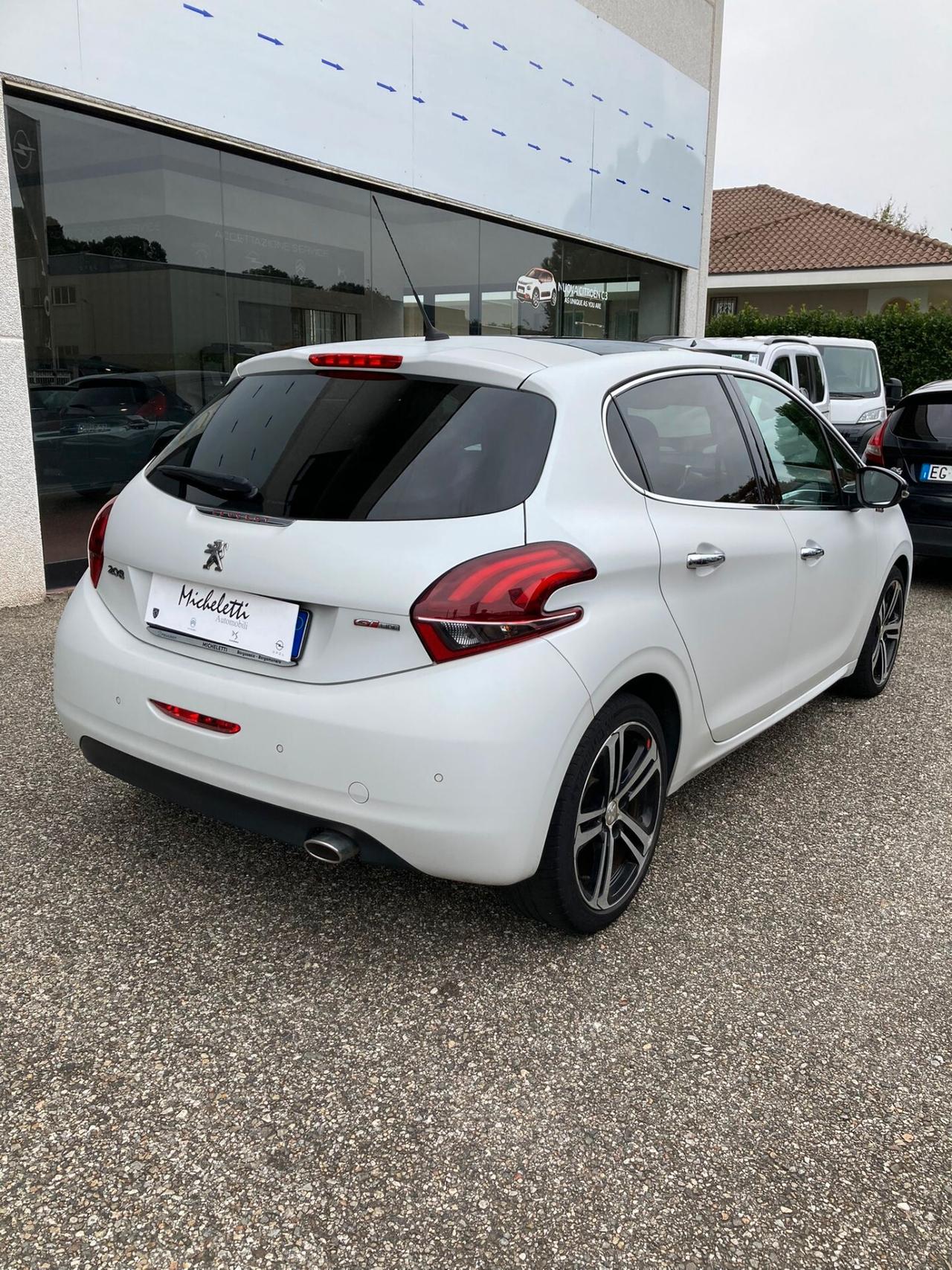 Peugeot 208 BlueHDi 100 5p. GT Line ICE White