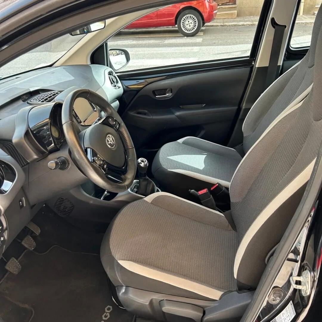 Toyota Aygo Connect 1.0 VVT-i 72 CV 5 porte x-clusiv