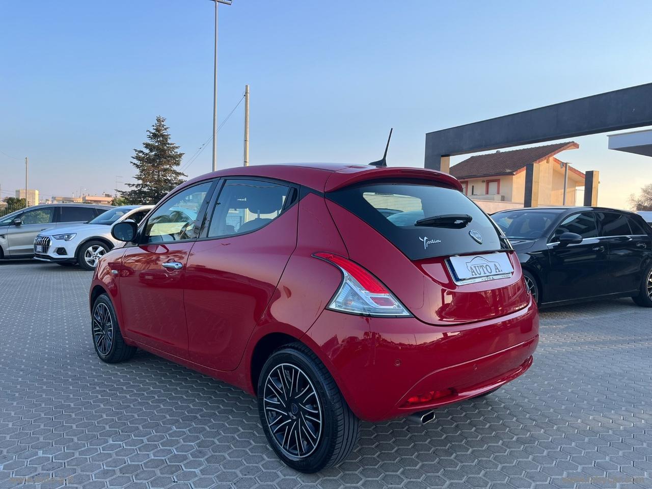 LANCIA Ypsilon 1.0 FireFly 5p.S&S Hybrid Silver Vecchio proprietario privato NO EX NOLEGGIO