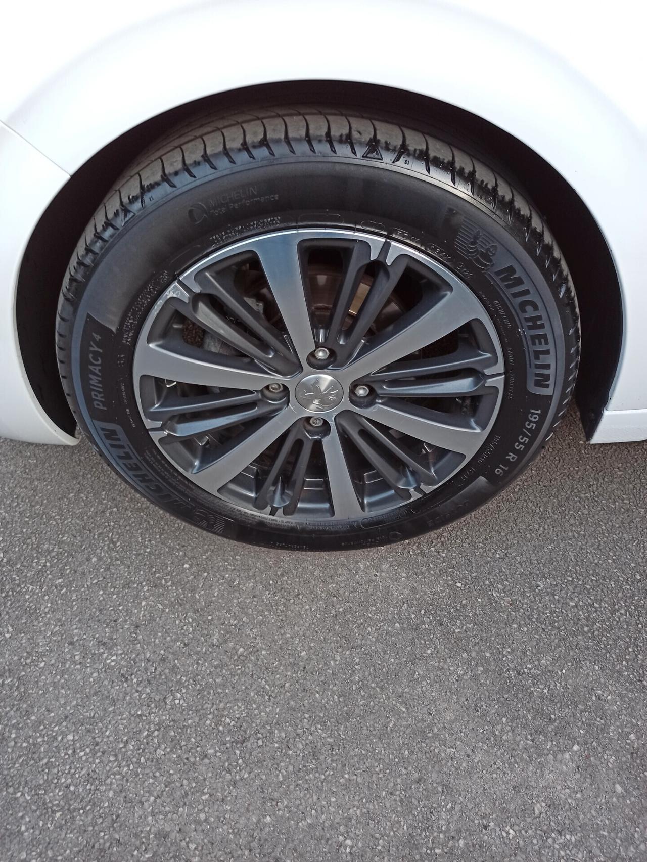 Peugeot 208 1.6 BlueHDi 75 cv 5 porte Allure
