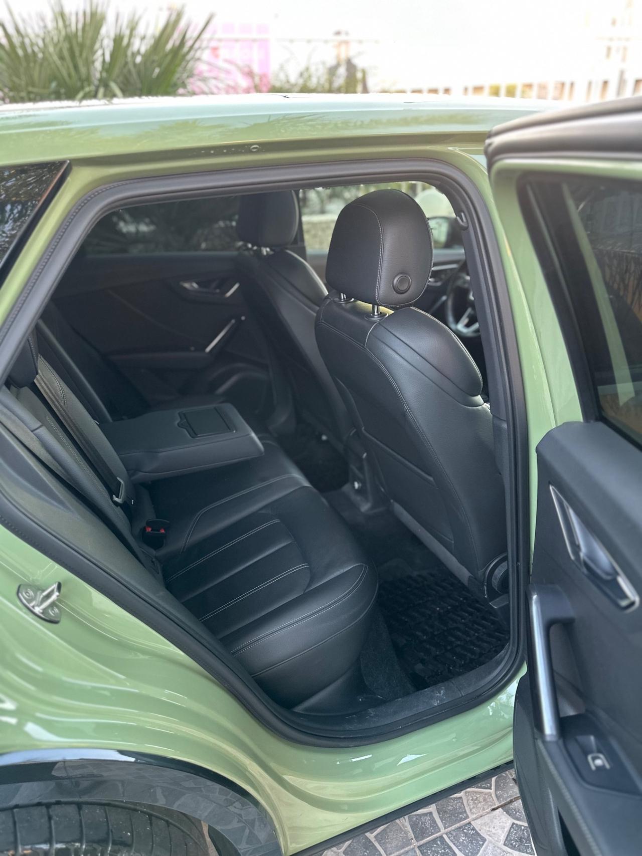 Audi Q2 35 TDI S tronic Identity Black