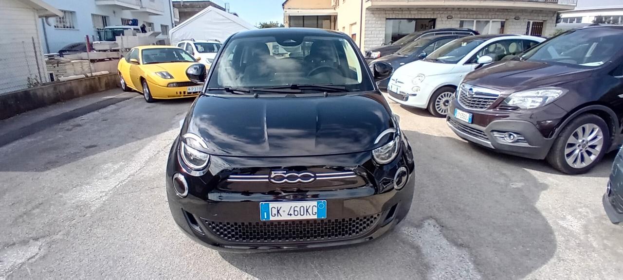 Fiat 500 500e Berlina 42 kWh La Prima