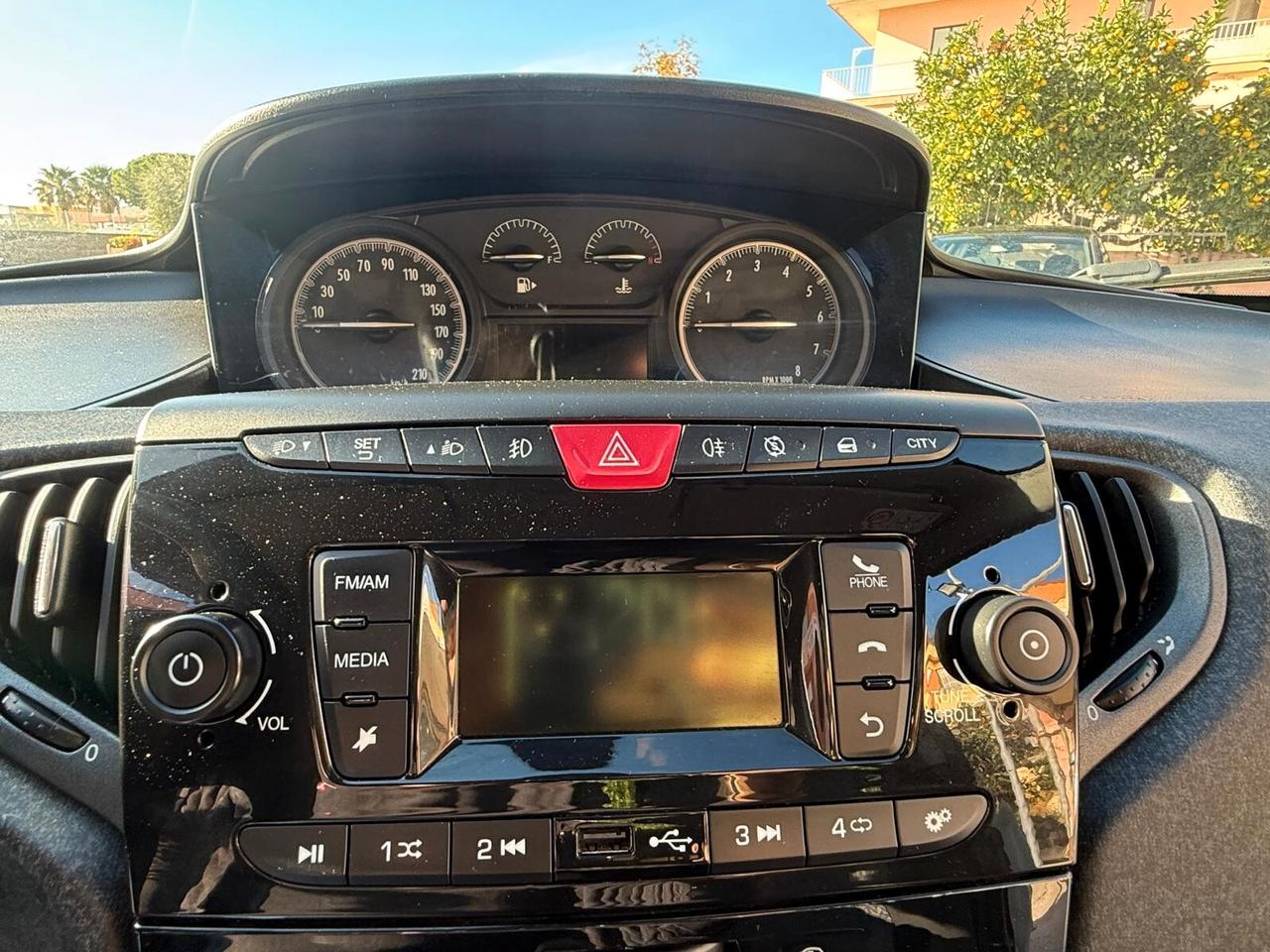 Lancia Ypsilon 1.2 69 CV 5 porte Elefantino Blu