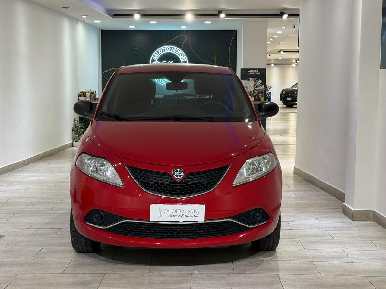 Lancia Ypsilon anno 2017 motore nuovo KM0